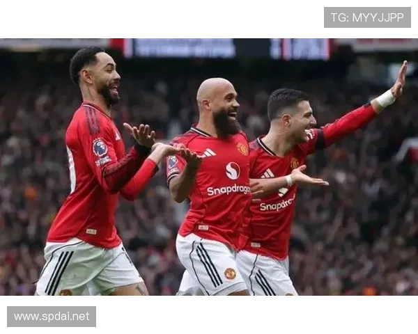 曼联阵容问题凸显:拼凑式组建难掩体系缺失,稳定性面临考验 曼联阵容问题凸显:拼凑式组建难掩体系缺失,稳定性面临考验