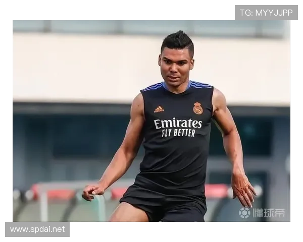 巴尔韦德 vs 卡塞米罗:攻防贡献与角色差异 巴尔韦德 vs 卡塞米罗:攻防贡献与角色差异