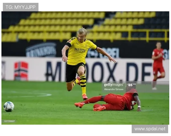 拜仁防线问题持续暴露,防守稳定性下降影响争冠形势