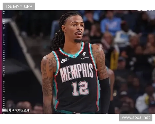 贾·莫兰特出门逛街背个小破包，到底是低调还是又想翻车？