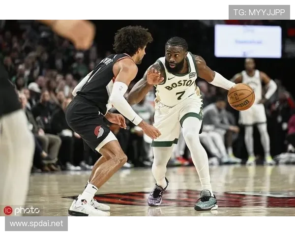 杰伦·布朗突破效率提升显著 拉开与锋线同僚得分差距