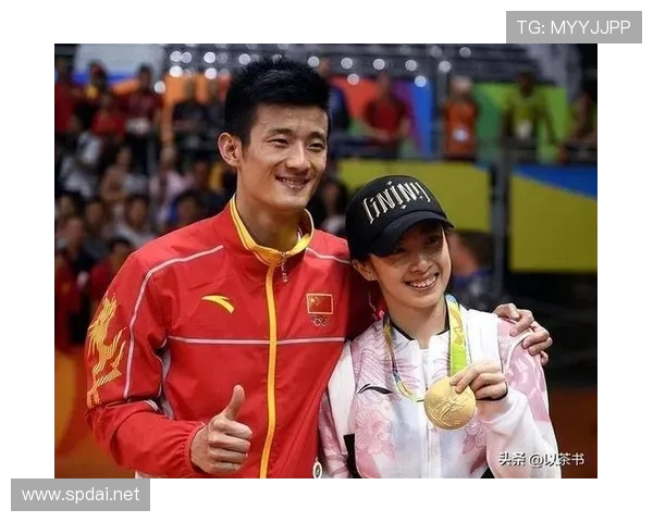 谌龙退役后天天带娃逛超市，这反差谁懂啊